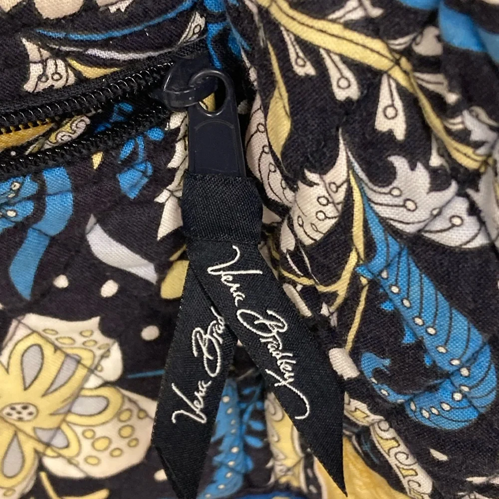 Vera Bradley Bag. - Picture 6 of 8
